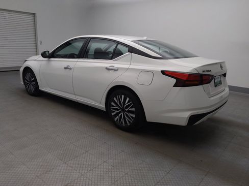 Used 2025 Nissan Altima 2.5 SV FWD image 3
