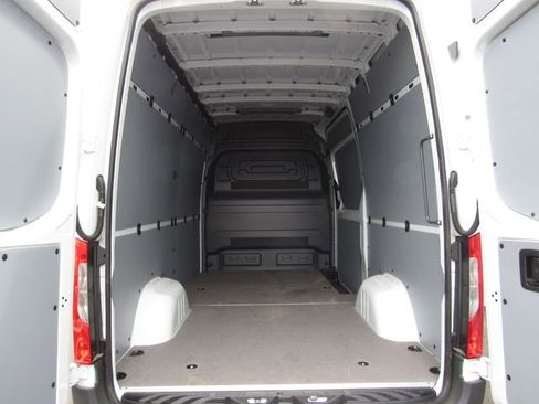 Used 2025 Mercedes-Benz Sprinter 2500 image 22