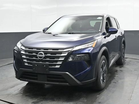 Used 2025 Nissan Rogue SV image 6