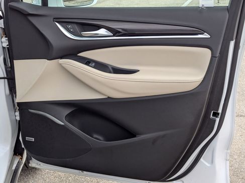 Used 2020 Buick Enclave Essence w/ Sound and Sites Package image 28