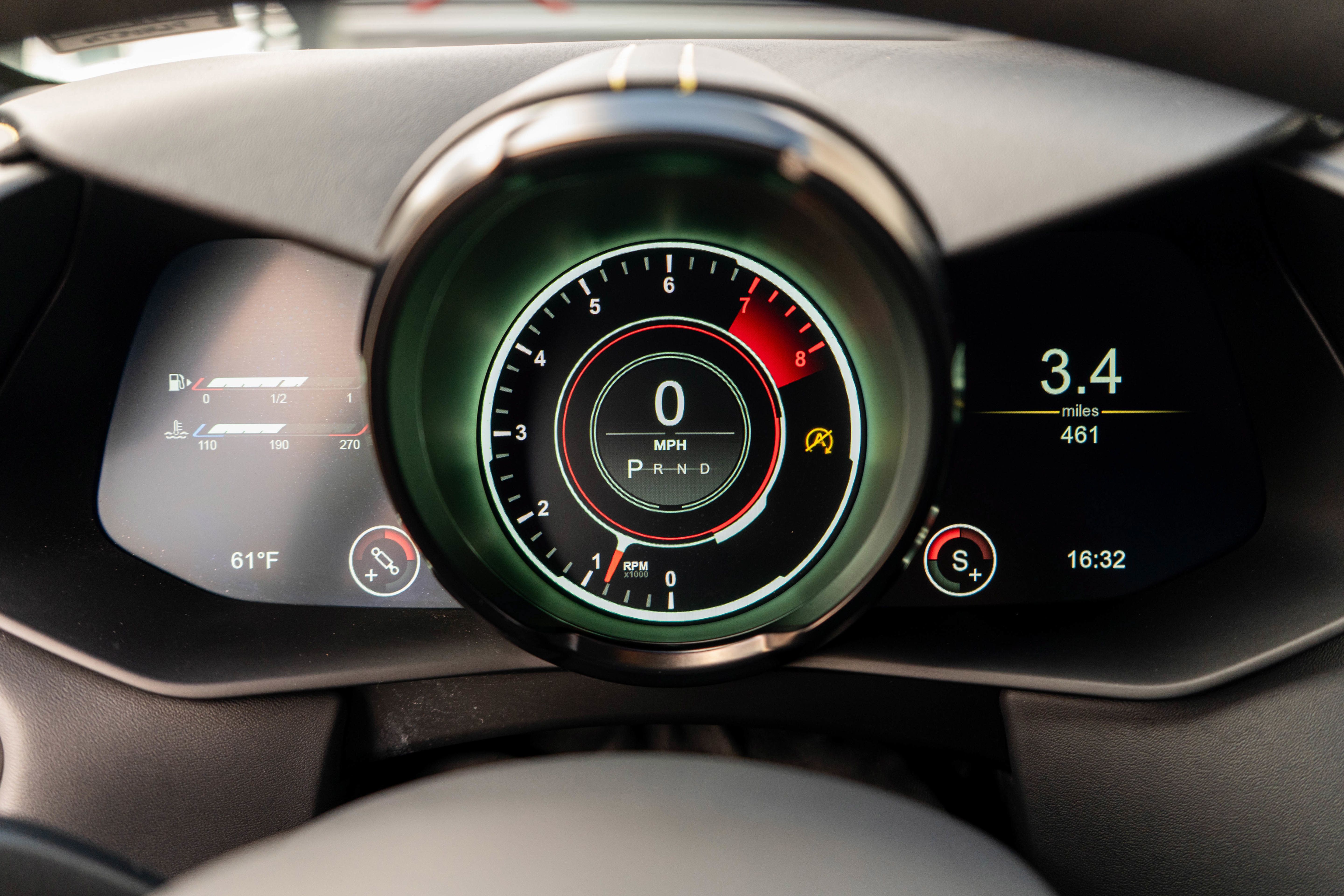 Used 2023 Aston Martin V8 Vantage Coupe RWD image 6
