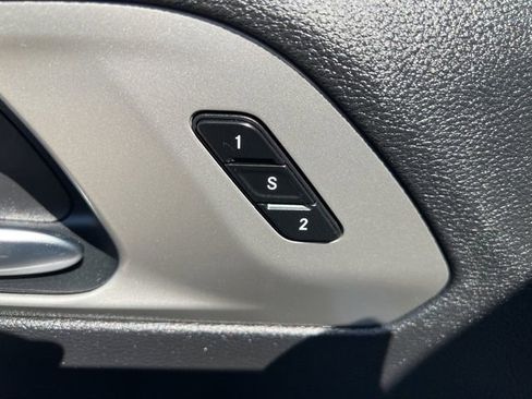 Used 2025 Chrysler Pacifica Select image 18