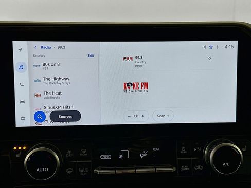 Used 2025 Toyota Highlander XLE image 15