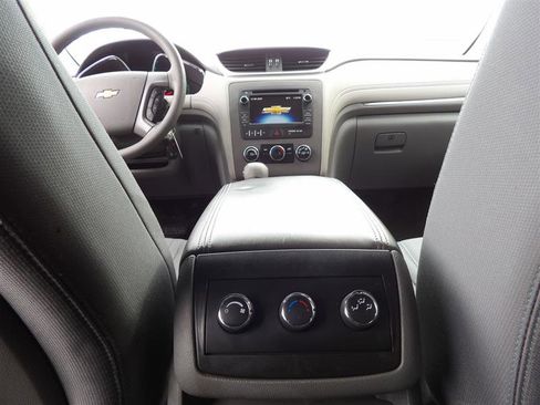 Used 2015 Chevrolet Traverse LS image 17