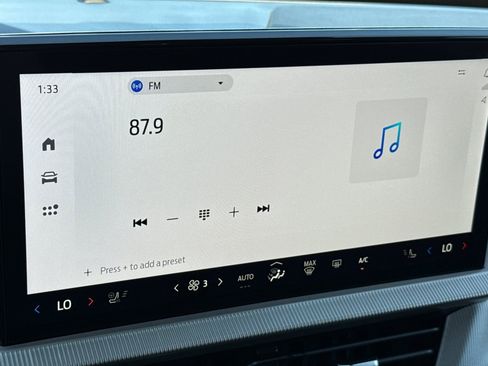 Used 2025 Ford Explorer Active w/ Active Comfort Package image 18