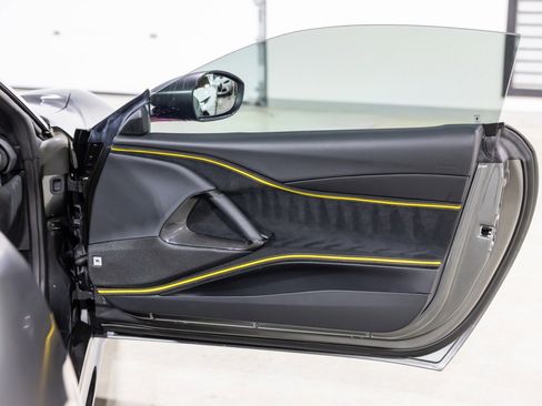 Used 2023 Ferrari 812 GTS image 31