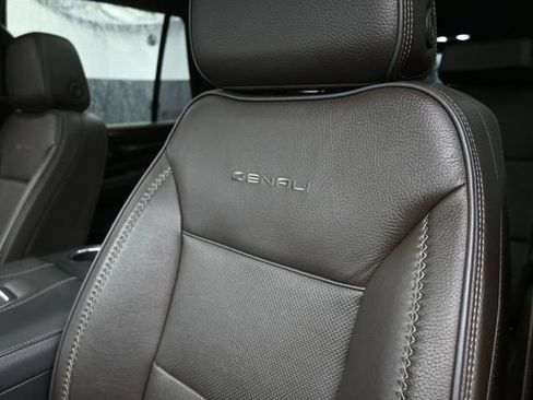 Used 2021 GMC Yukon Denali w/ Denali Premium Package image 22