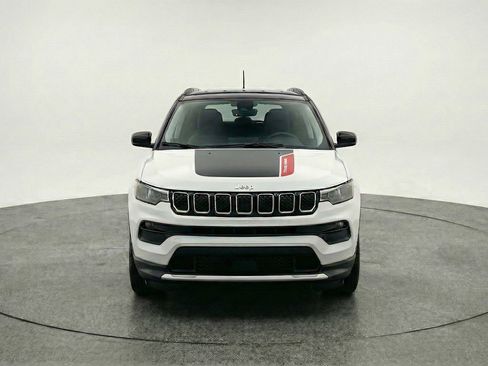 Used 2025 Jeep Compass Trailhawk AWD/4WD image 2