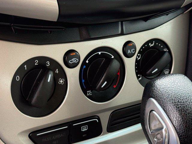 Used 2014 Ford Focus SE FWD image 11