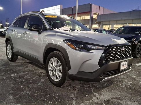 Certified 2025 Toyota Corolla Cross LE image 2