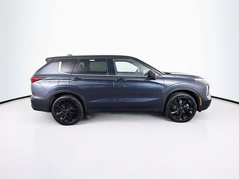 Used 2024 Mitsubishi Outlander SE Black Edition AWD/4WD image 12