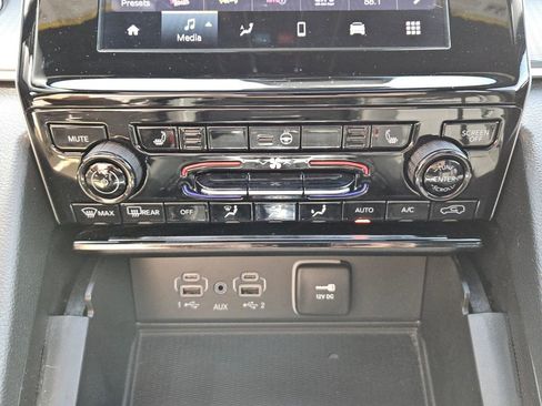 Used 2025 Jeep Grand Cherokee Laredo X w/ Luxury Tech Group I image 20