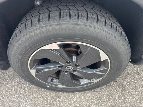 Used 2025 Nissan Rogue SV FWD image 9