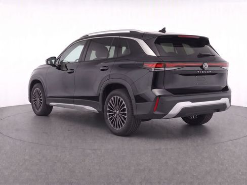 Used 2025 Volkswagen Tiguan S AWD/4WD image 3