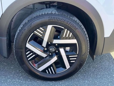 Used 2025 Nissan Kicks SV image 9