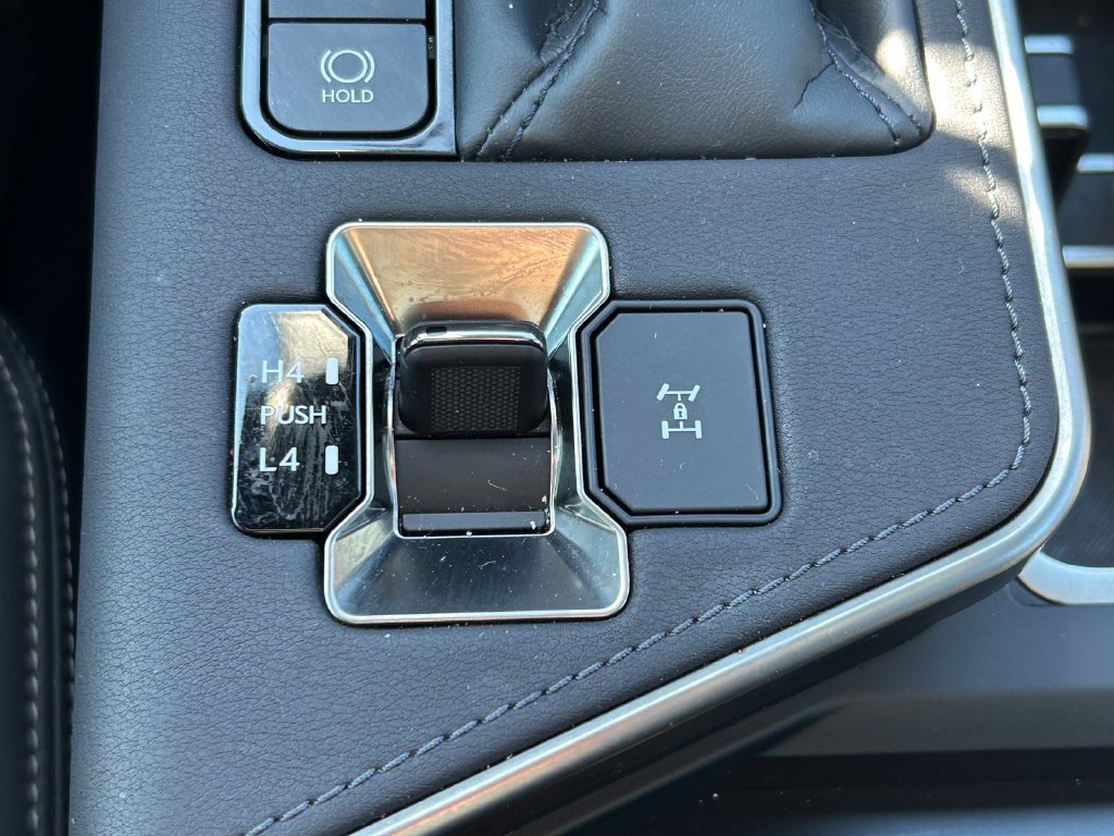 Used 2025 Lexus GX 550 w/ Accessory Package (31) AWD/4WD image 36