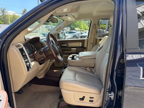 Used 2018 RAM 1500 Laramie w/ Convenience Group AWD/4WD image 11