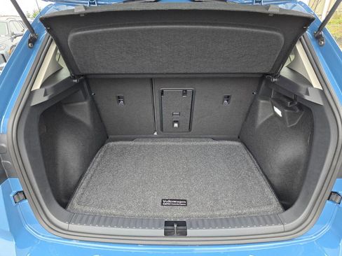 New 2025 Volkswagen Taos SEL image 17