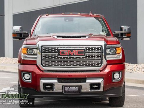 Used 2019 GMC Sierra 2500 Denali w/ Duramax Plus Package AWD/4WD image 15