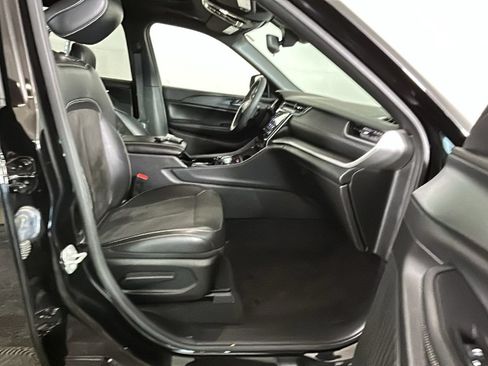 Used 2023 Jeep Grand Cherokee L Laredo AWD/4WD image 33