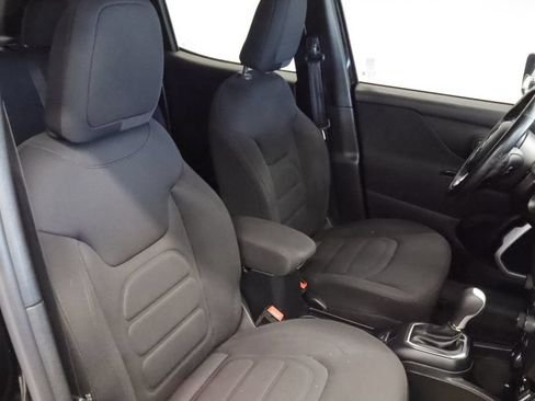 Certified 2020 Jeep Renegade Latitude w/ Cold Weather Group AWD/4WD image 26