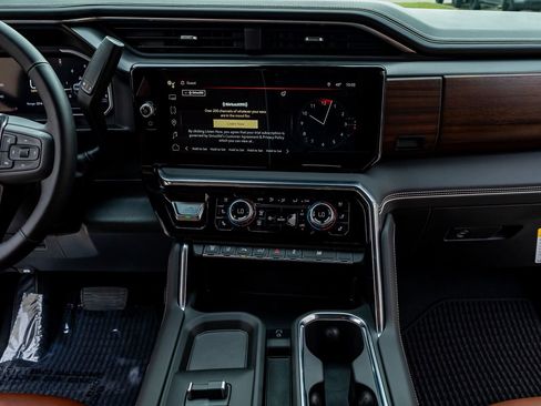 Used 2026 GMC Sierra 3500 Denali Ultimate image 23