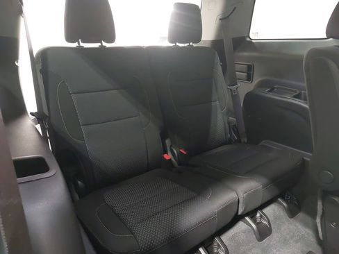 Used 2023 GMC Acadia SLE w/ Driver Convenience Package image 12