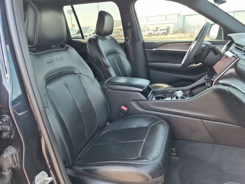 Used 2023 Jeep Grand Cherokee Overland AWD/4WD image 28
