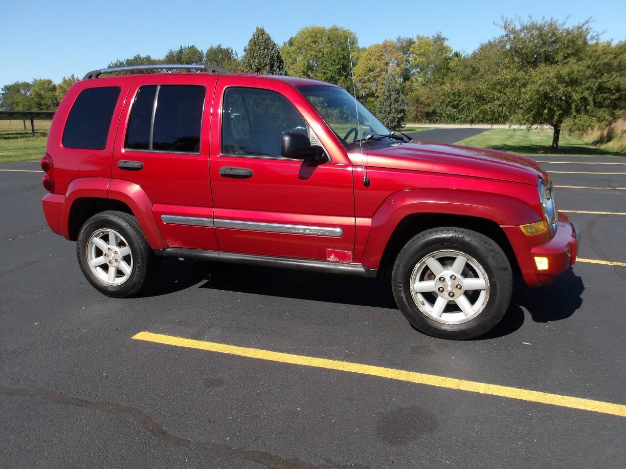 Used 2005 Jeep Liberty Limited AWD/4WD image 1