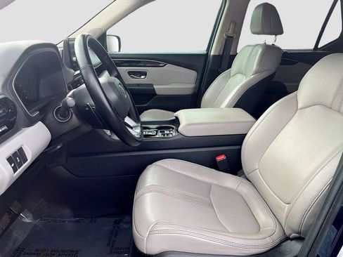 Used 2025 Honda Pilot Touring image 21