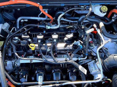 Certified 2025 Ford Maverick XLT image 33