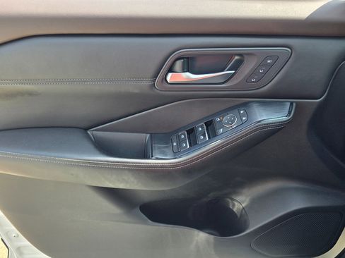 Used 2022 Nissan Rogue SL w/ SL Premium Package image 12