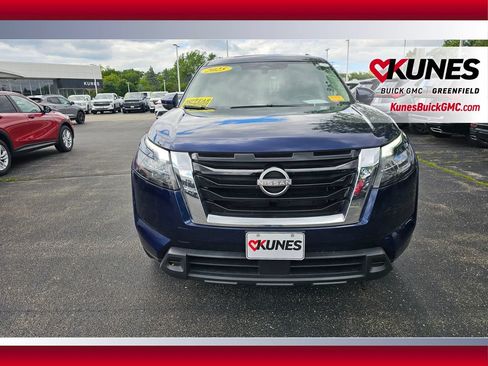 Used 2025 Nissan Pathfinder SV AWD/4WD image 3