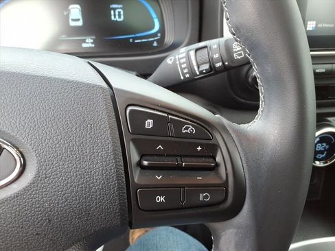 Used 2024 Hyundai Venue SEL image 21