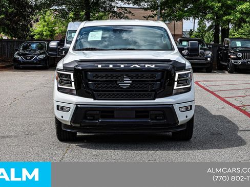 Used 2024 Nissan Titan SV w/ SV Convenience Package RWD image 12