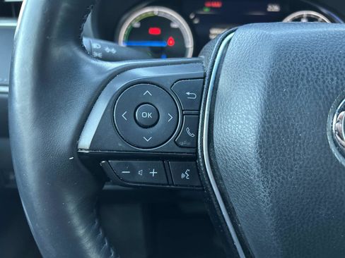 Used 2021 Toyota Venza XLE image 17