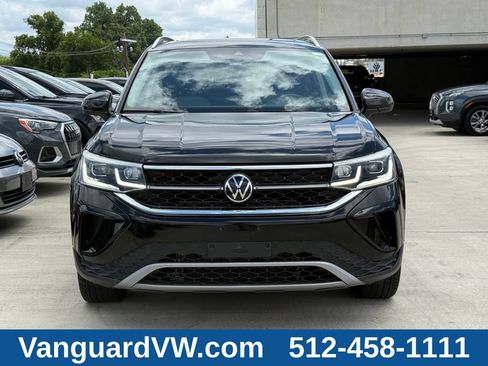 Used 2022 Volkswagen Taos SEL w/ Panoramic Sunroof Package FWD image 3