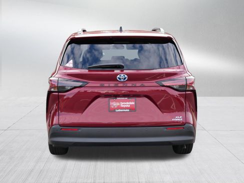 Certified 2022 Toyota Sienna XLE w/ XLE Plus Package FWD image 6