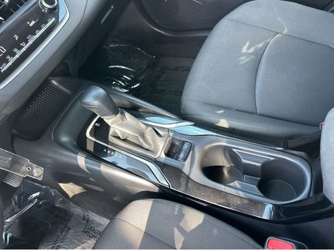 Used 2022 Toyota Corolla LE FWD image 27