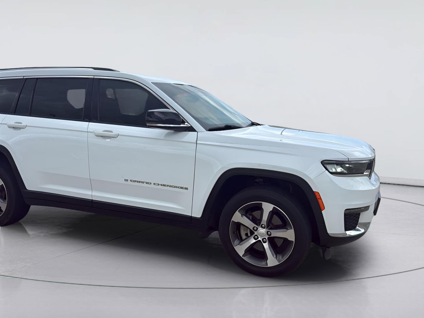 Used 2023 Jeep Grand Cherokee L Limited RWD image 3