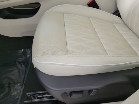 Used 2023 Buick Envision Avenir image 14