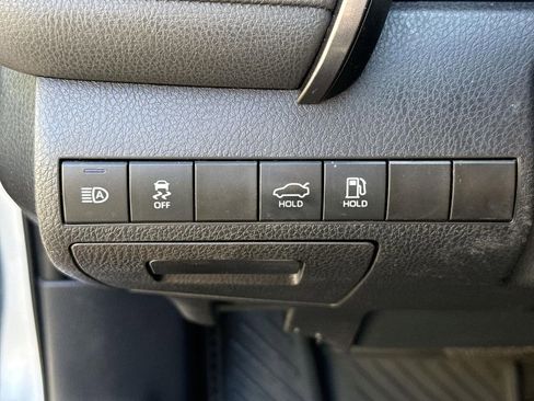 Used 2021 Toyota Camry SE image 16