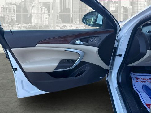 Used 2017 Buick Regal Premium image 18