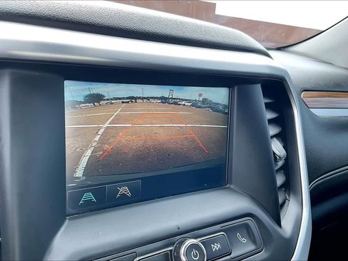 Used 2018 GMC Acadia SLE FWD image 25
