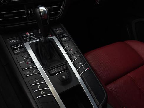 Used 2021 Porsche Macan S image 28