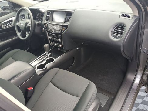 Used 2020 Nissan Pathfinder S image 28
