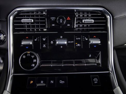 Used 2025 Nissan Armada SL RWD image 35