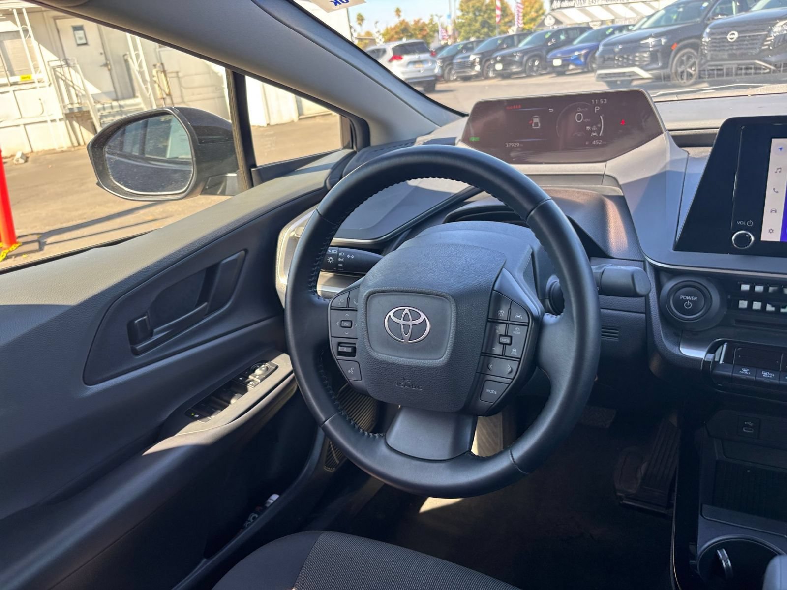 Used 2025 Toyota Prius LE FWD image 32