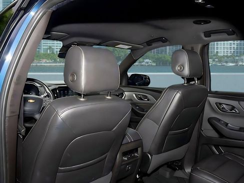 Used 2023 Chevrolet Traverse LT FWD image 19