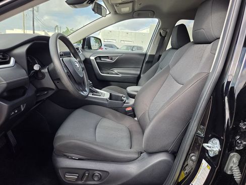 Used 2025 Toyota RAV4 XLE FWD image 27